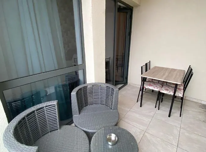 アパートホテル Riviera ママイア