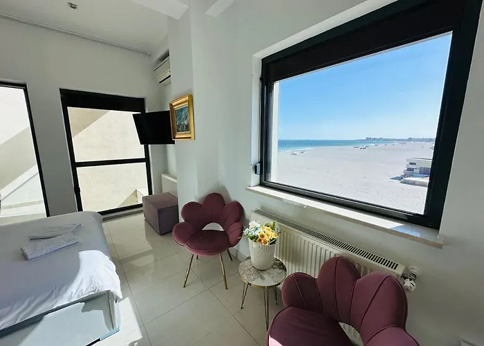 Riviera アパートホテル ママイア